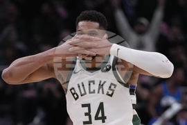 Knicks Bucks Basketball