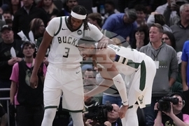 Knicks Bucks Basketball