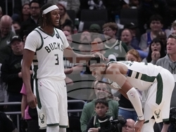 Knicks Bucks Basketball