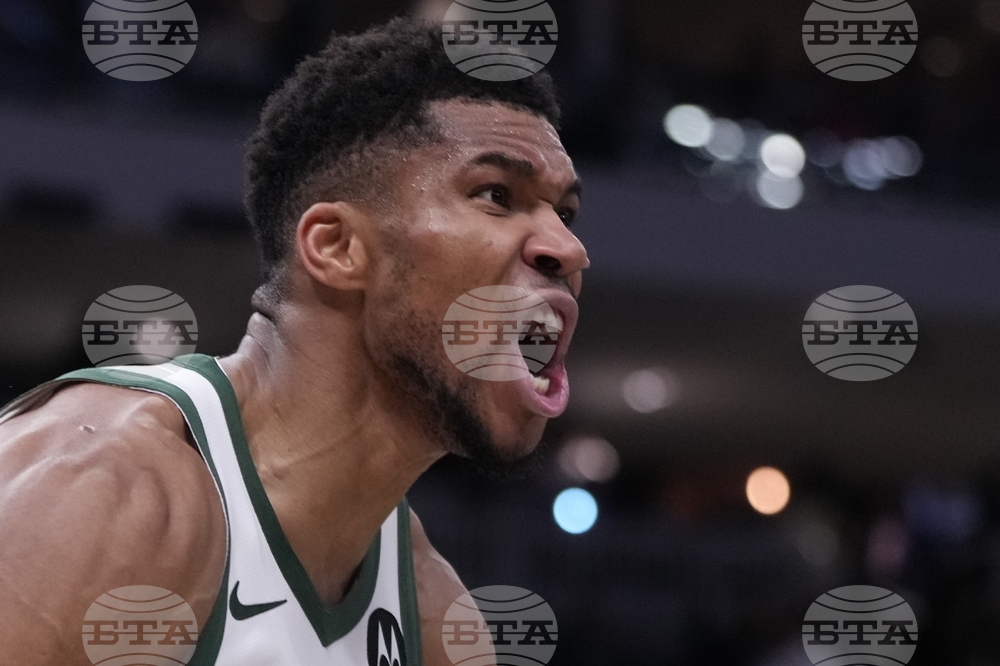 Knicks Bucks Basketball