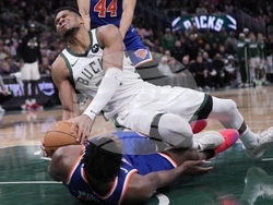 Knicks Bucks Basketball