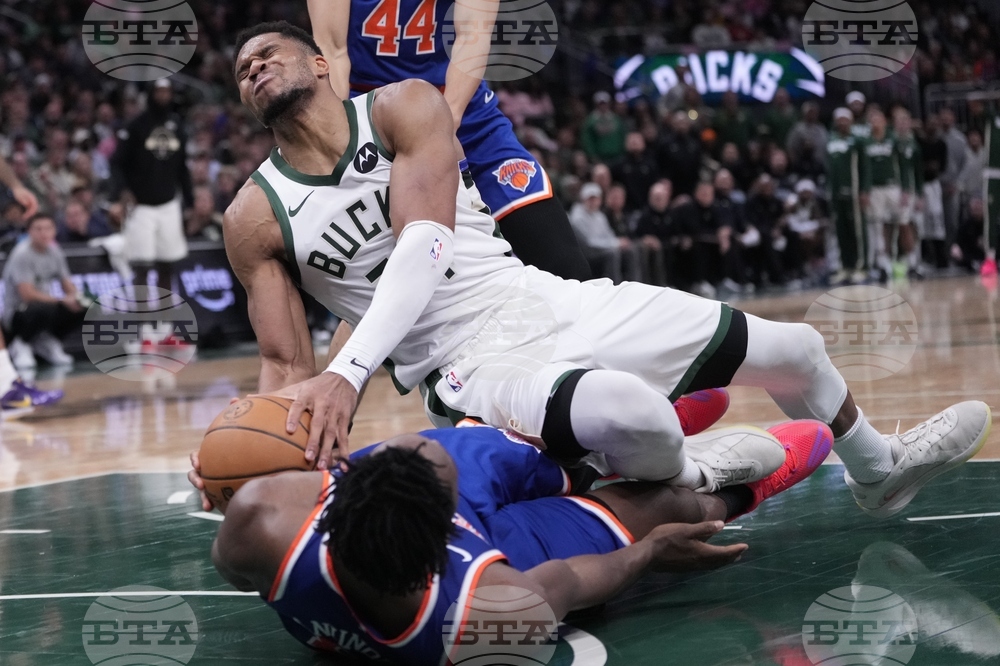 Knicks Bucks Basketball