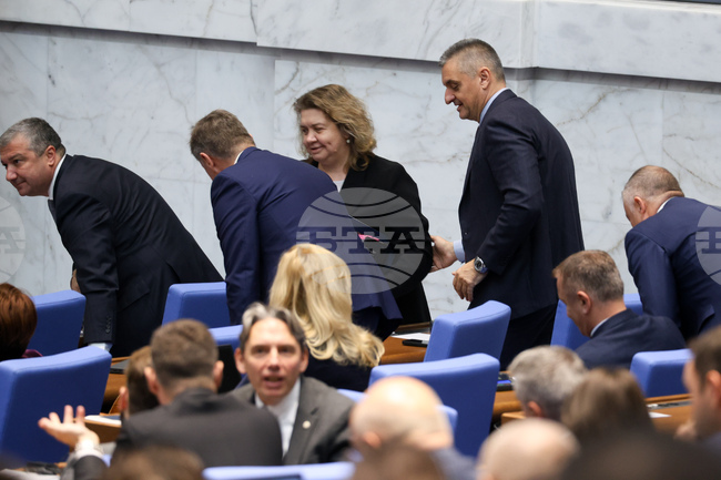 Депутатите включиха в дневния ред за днес точка за избор на председател на Народното събрание 