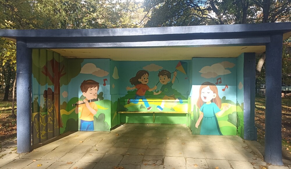 Осем автобусни спирки в Шумен се обновяват по пилотен проект, ако гражданите одобрят визията им, ще се работи и по останалите 