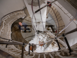 Кураторски тур с Снежана Кръстева представя изложбата „Циркулация“ на Андрис Еглитис. Снимка: Организаторите на събитието