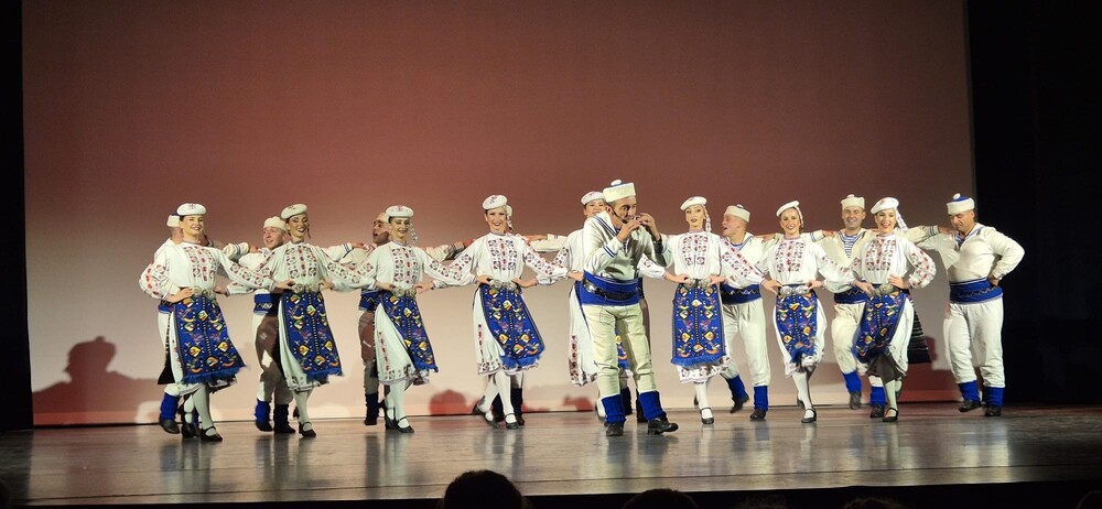 Националният фолклорен ансамбъл „Българе“ представи спектакъла „Осмото чудо“ в Нидерландия