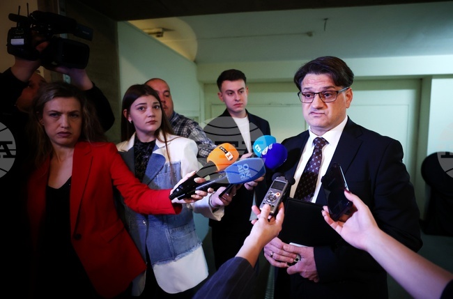 Има неистини, които ми уронват престижа, каза министър Мариан Бачев за обвинения актьор от театралната му работилница 