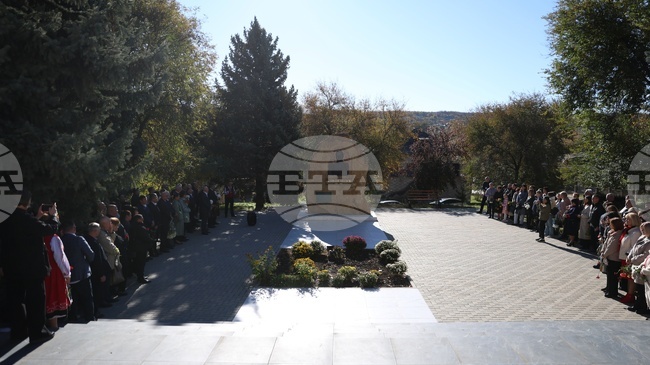 Celebrations of Bessarabian Bulgarians’ Day Begin in Taraclia with Floral Tribute to General Ivan Inzov