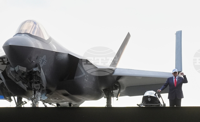 CORRECTION Japan Trump Asia