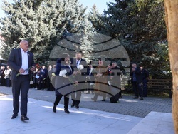 Молдова - Ден на бесарабските българи - паметник - цветя