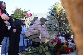 Молдова - Ден на бесарабските българи - паметник - цветя