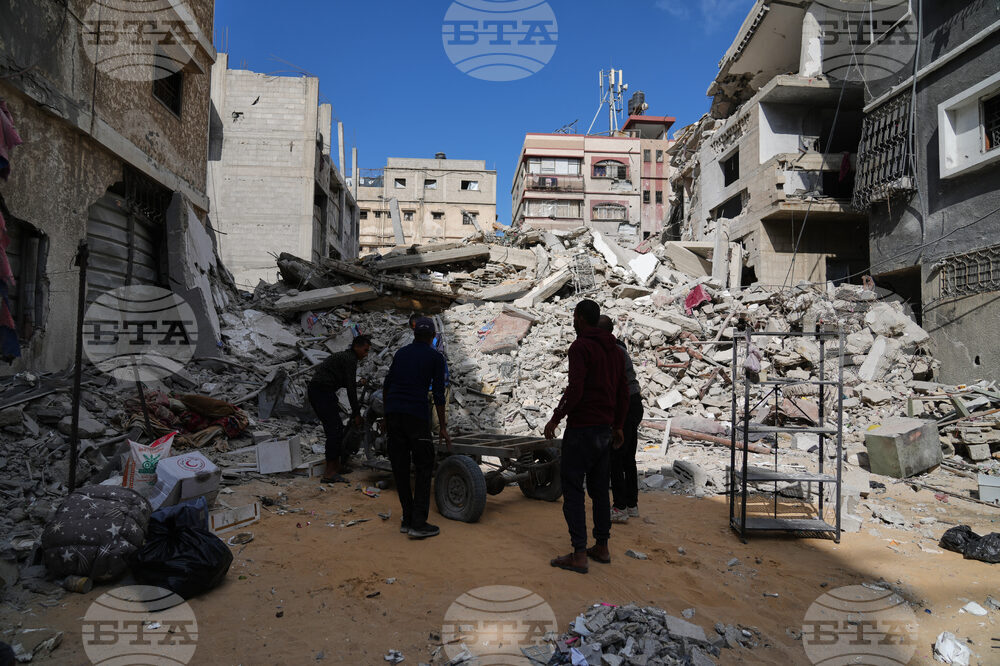 Израел каза, че ще спазва примирието в Газа, след като нанесе въздушни удари, при които по палестински данни са убити над 100 души