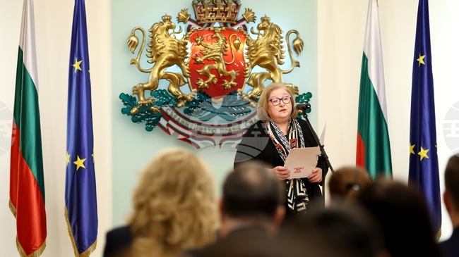 Азбуката, писането и четенето са най-крехката човешка дейност, без която развитието на интелекта е немислимо, каза проф. Вася Велинова