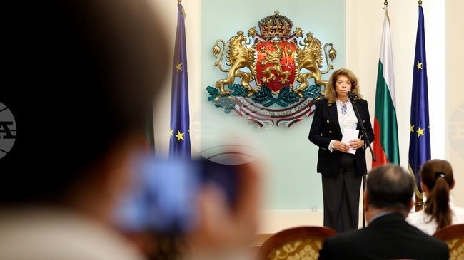 Вицепрезидентът Илияна Йотова представи сборника „Азбука. Език. Идентичност“