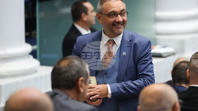 Андрей Чорбанов напуска парламентарната група на „Има такъв народ“