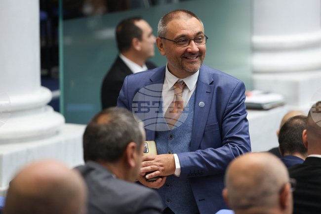 Андрей Чорбанов напуска парламентарната група на „Има такъв народ“