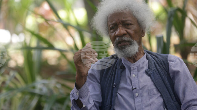 Нигерийският писател Уоле Шоинка, носител на Нобелова награда за литература, заяви, че визата му за влизане в САЩ е била отнета