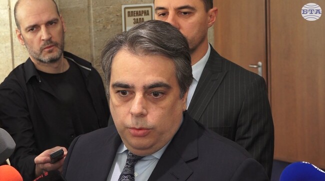 Проектобюджетите на НЗОК и на Държавното обществено осигуряване са скандални, смята председателят на ПП Асен Василев