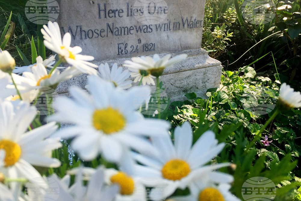 Поезията е начин за разбиране на живота чрез усещане, а не чрез логика, казва Джон Кийтс, от чието рождение днес се отбелязват 230 години