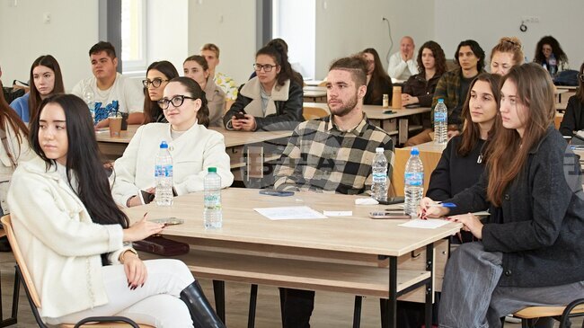 Студенти от пет висши училища в Пловдив се включиха във програма, насочена в търсене на иновативни решения за бъдещето на храната 