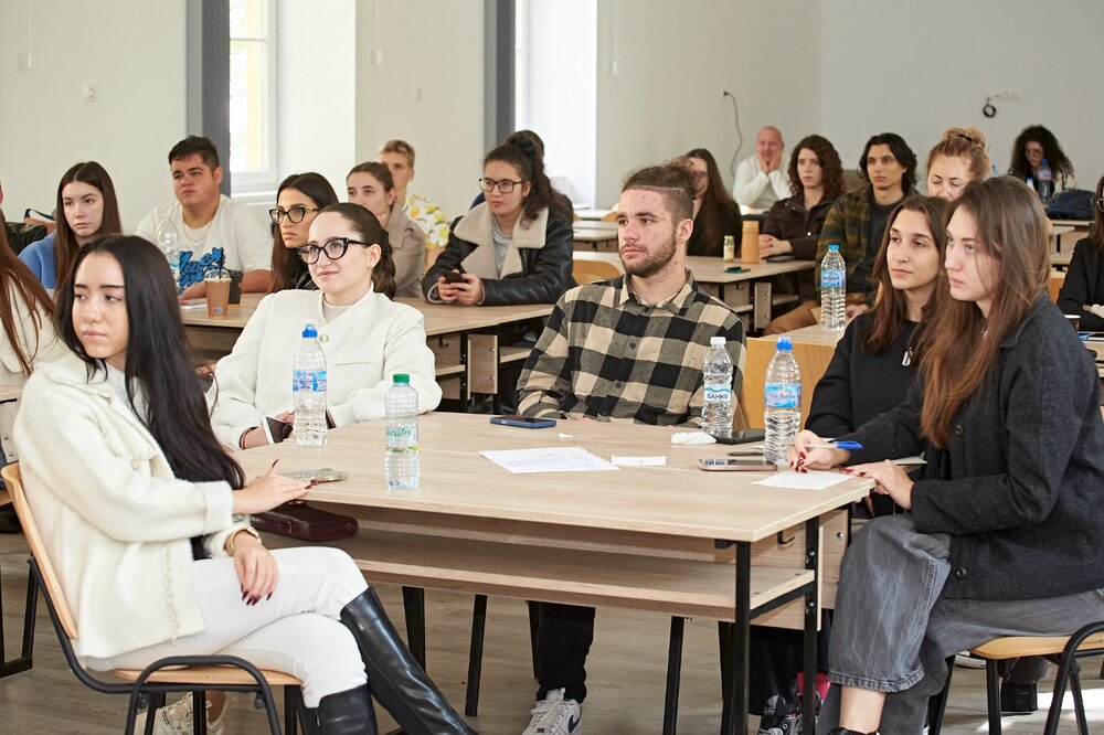 Студенти от пет висши училища в Пловдив се включиха в програма, насочена в търсене на иновативни решения за бъдещето на храната 