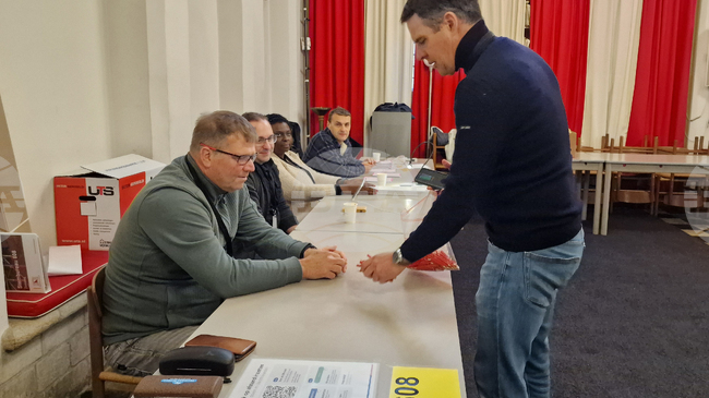 Една четвърт до една трета от избирателите в големите градове са гласували още по обед