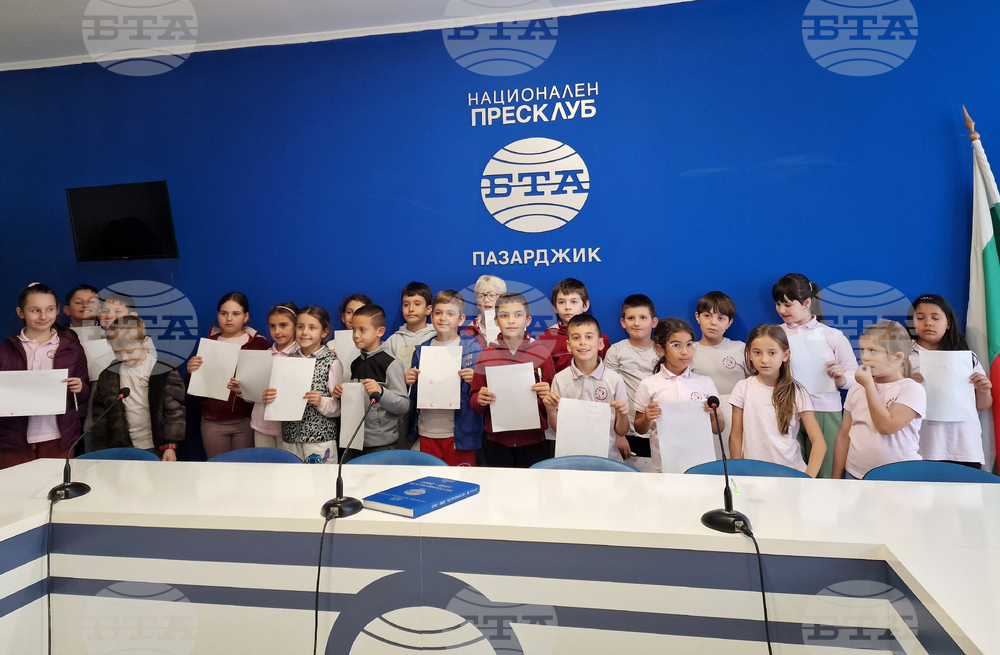 Ученици от Основно училище "Проф. Иван Батаклиев" посетиха Националния пресклуб на БТА в Пазарджик и се запознаха с историята на медията