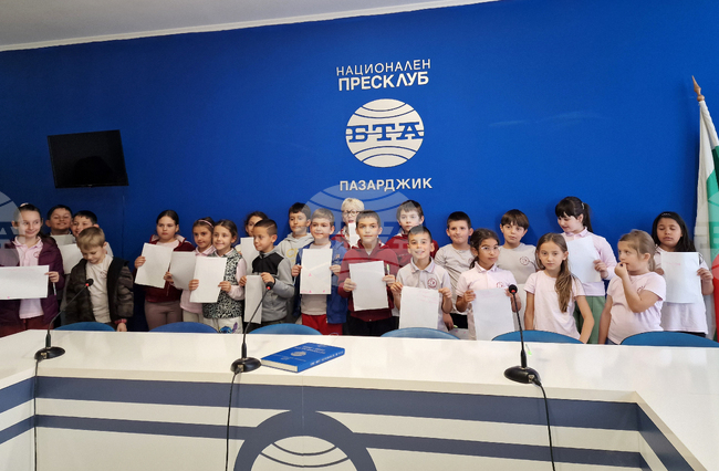 Ученици от Основно училище "Проф. Иван Батаклиев" посетиха Националния пресклуб на БТА в Пазарджик и се запознаха с историята на медията