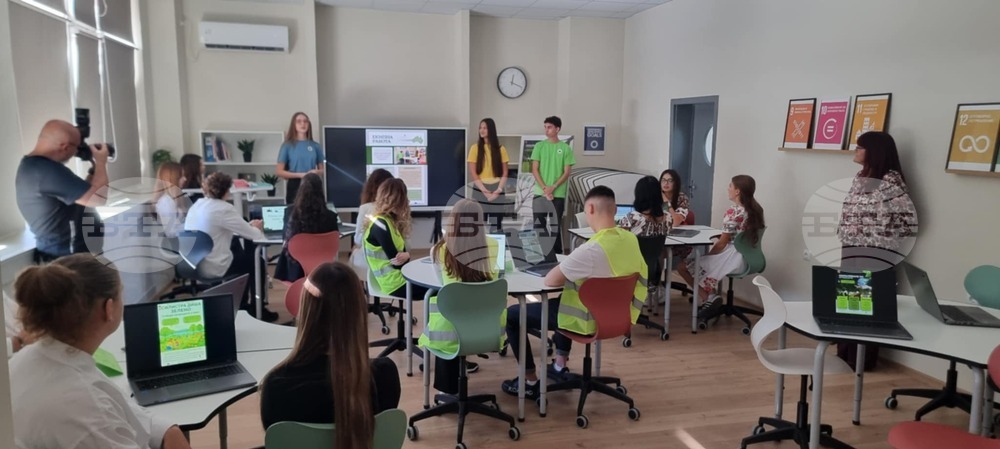 Нов STEM център беше открит в Езиковата гимназия „Пейо Яворов“ в Силистра