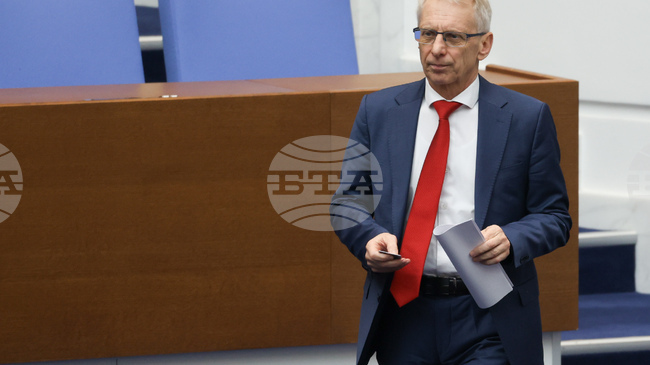 Изпращам парламентарен въпрос към премиера, за да изясни позицията на правителството за военната помощ за Украйна, написа Николай Денков 