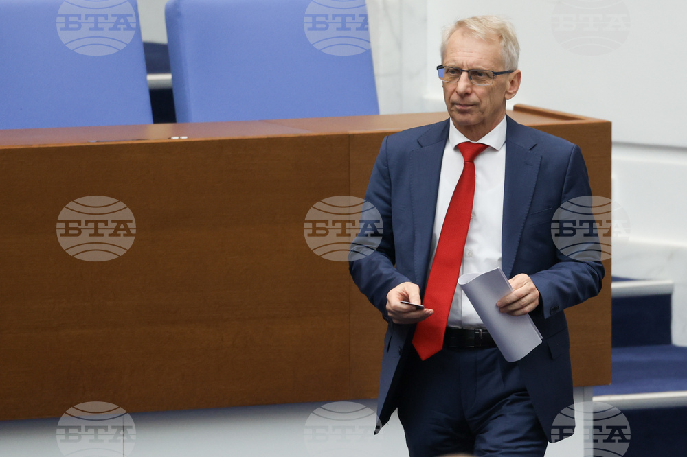 Изпращам парламентарен въпрос към премиера, за да изясни позицията на правителството за военната помощ за Украйна, написа Николай Денков 