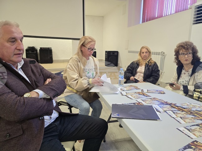 Притесненията на ресторантьори и търговци са за януари - месецът с използване на две валути, бе посочено на информационна среща за еврото в Ябланица