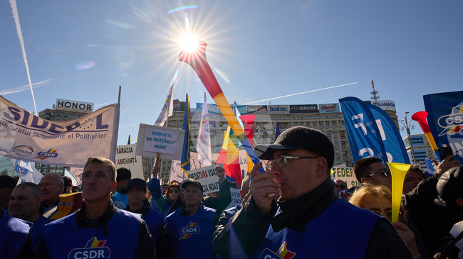 Хиляди протестиращи призоваха за спиране на мерките за икономии в Румъния 