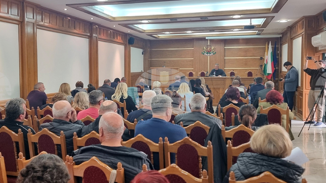 Средства за транспорт на четири самодейни състава към читалища в селата от община Добричка отпуснаха общинските съветници