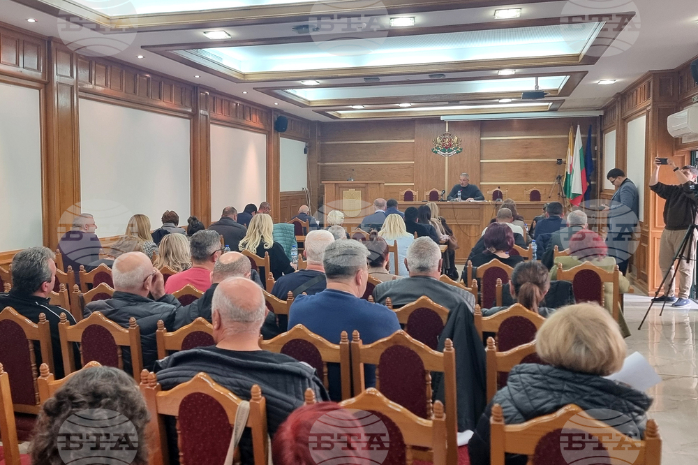 Средства за транспорт на четири самодейни състава към читалища в селата от община Добричка отпуснаха общинските съветници