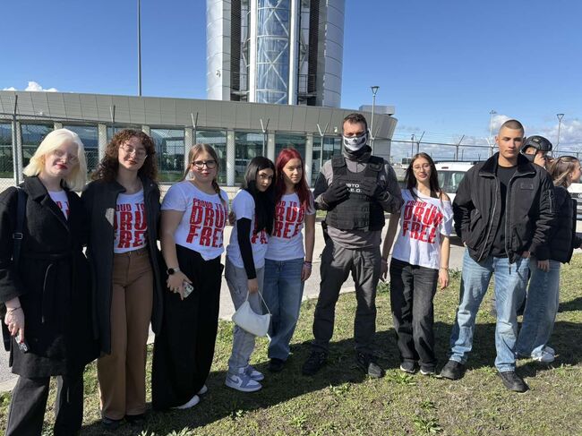 Община Разград: Доброволци и експерт от Общинския съвет по наркотични вещества участваха в Националната инициатива „Red Ribbon“ (Червена панделка)