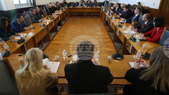 Министерството на правосъдието да води електронен регистър на актовете, върху които е положен държавният печат, реши правната комисия на първо четене