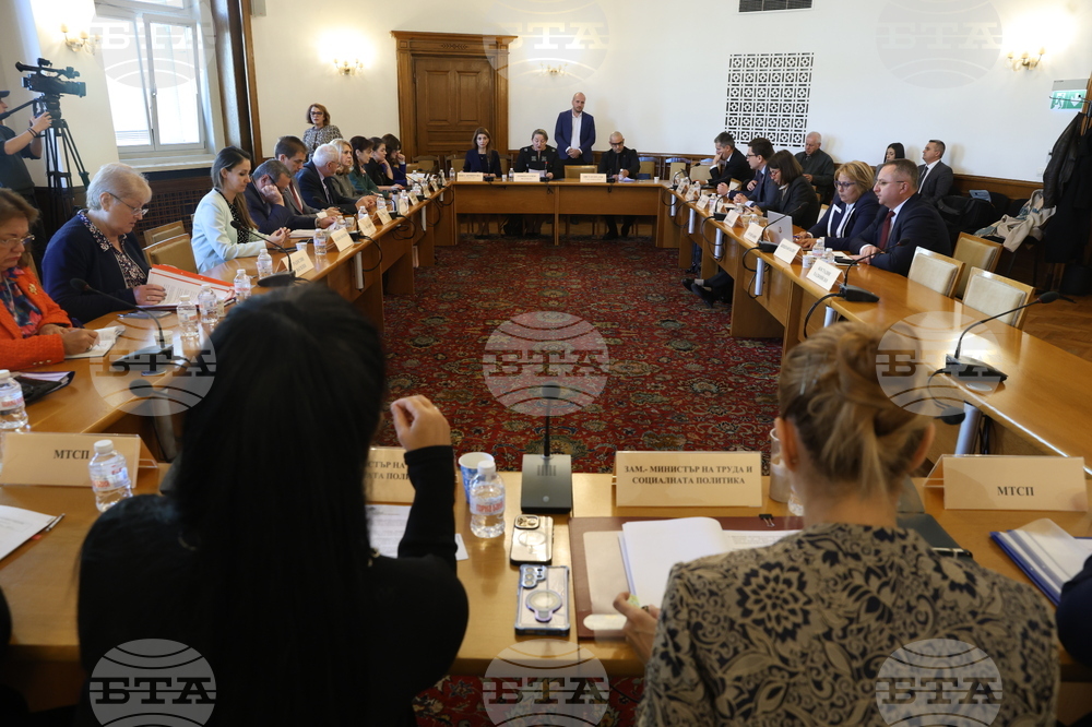 Социалната комисия не прие натрупаният отпуск за отглеждане на дете до двегодишна възраст да се ползва почасово за водене на дете на детска градини или училище