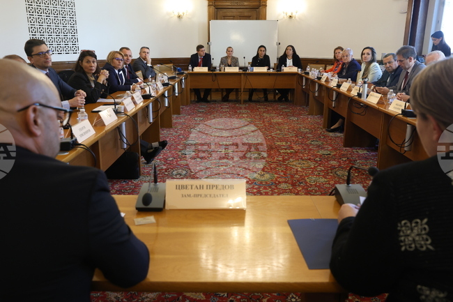 Парламентарната социална комисия прие възможността за гъвкаво работно време на родителите на деца до 12-годишна възраст през лятната ваканция