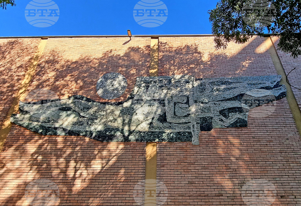 Варна - мозайка "Хората и морето" - преместване