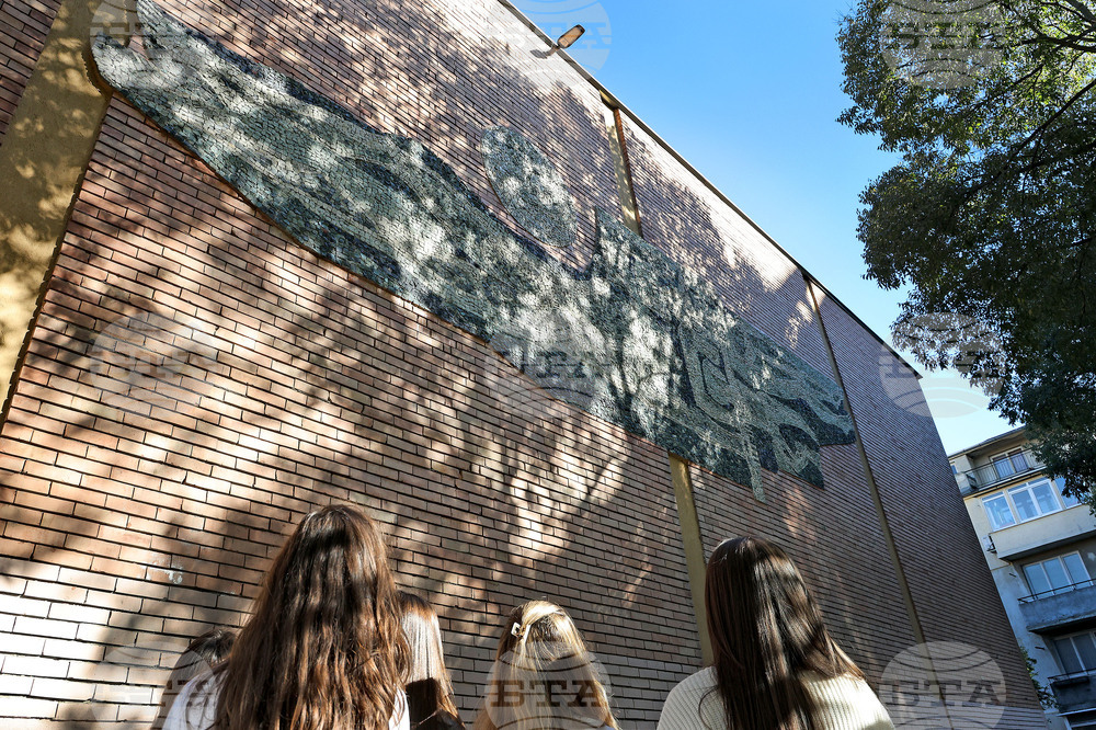 Варна - мозайка "Хората и морето" - преместване