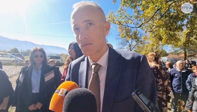 Основната функция на учителите и на училището е да възпитават, каза министър Красимир Вълчев