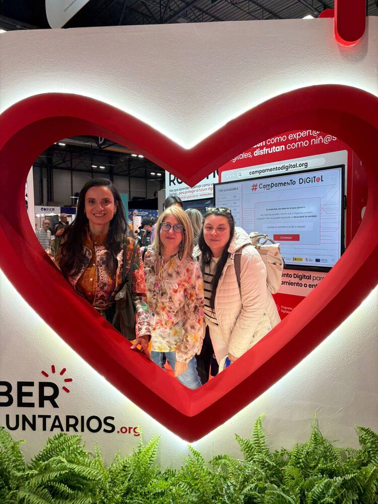 Преподаватели от Българското училище „Св. Иван Рилски“ в Мадрид посетиха Международно изложение за образователни технологии и иновации