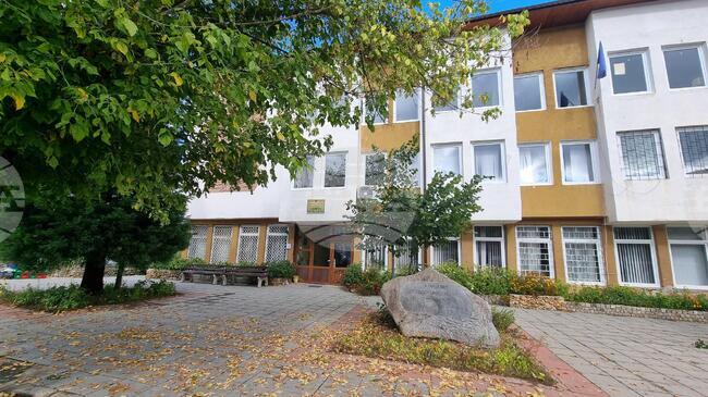 Десет хиляди лева заложиха общинските съветници в Трекляно за аварийни ремонти на улици, пътища и речни корита