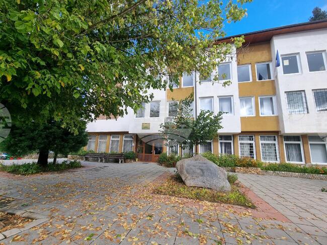 Десет хиляди лева заложиха общинските съветници в Трекляно за аварийни ремонти на улици, пътища и речни корита