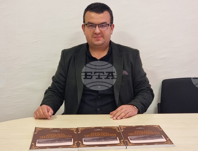 Учител от Крумовград и негови ученици създадоха сборник за историята на града през статиите в периодичния печат