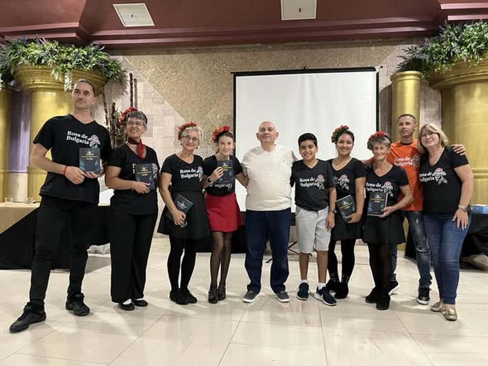 Танцьори на състав „Българска роза“ от Палма де Майорка, Испания, участваха във фолклорен семинар, воден от Христо Димитров