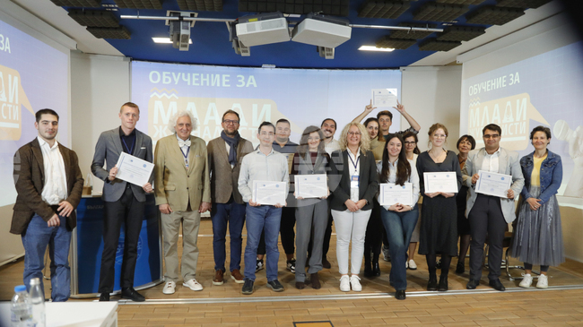 Младите журналисти, участвали в съвместното обучение на БТА и Европарламента, получиха днес сертификатите си