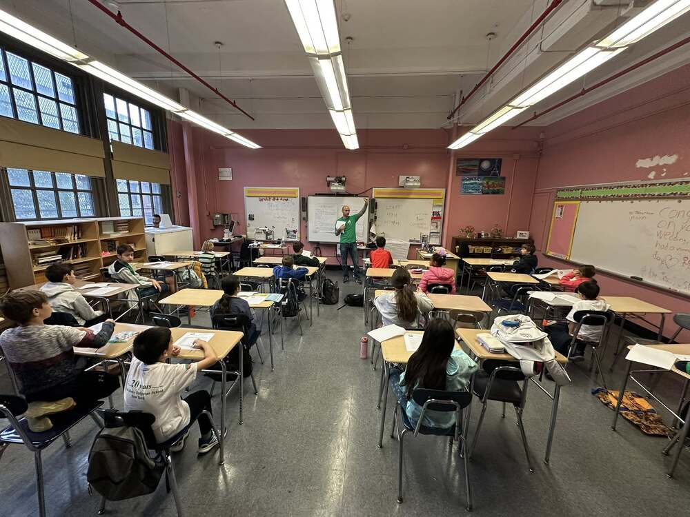 Българското училище „Христо Ботев“ в Ню Йорк бе домакин на международния турнир „Математика без граници“