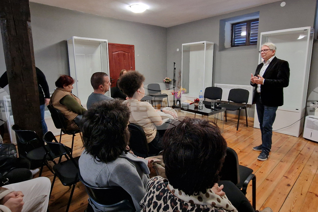 Проф. Мартин Иванов представи в Свищов книгата си „Бившите хора" на концлагерна България”